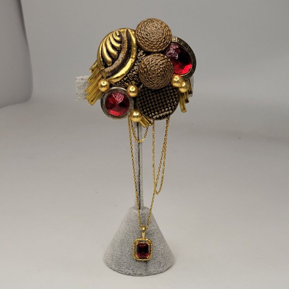 ▪︎Statement Brooch